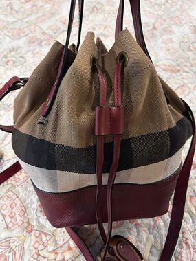 Burberry house check canvas Burgundy leather Drawstring Shoulder Bag and pouch
